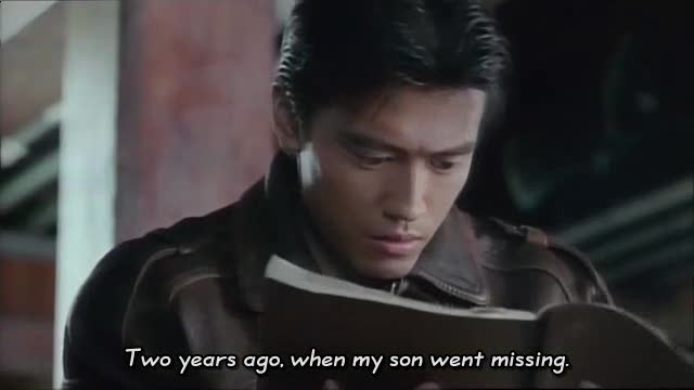 Kamen Rider Zo - Je lui trouve un petit air de Matt LeBlanc (les yeux plissés en plus, ça va sans dire)