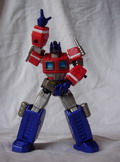 Revoltech Series n°19 Cybertron Commander Convoy (AKA Optimus Prime)